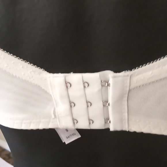 Bra - Picture 4 of 9